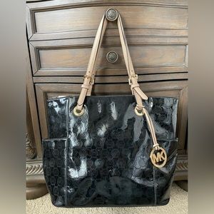 Michael kors Purse in perfect condition.